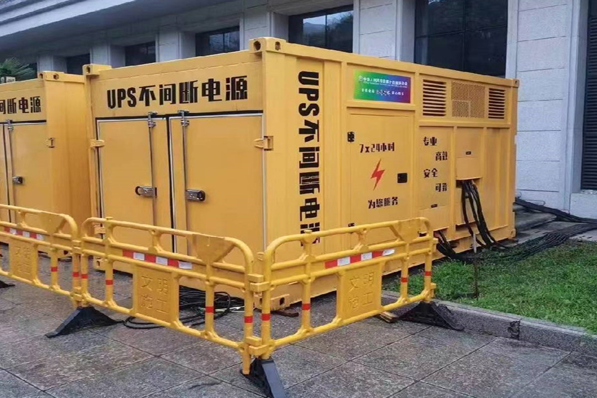 西秀发电机租赁施工现场